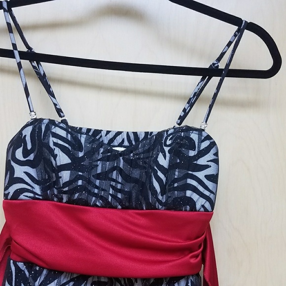 Short Formal Dress - Picture 3 of 8